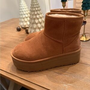 Uggs Platform size 7